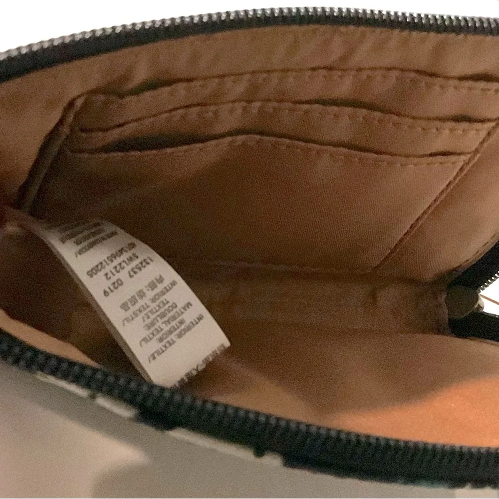 NWOT Fossil Eliza Wristlet Dark Floral - Picture 5 of 5